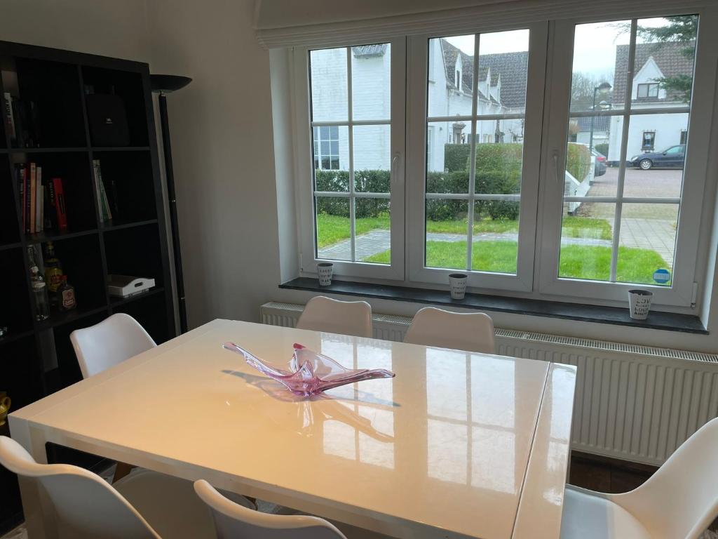 Vakantiehuis in modern begijnhof 7 min van strand 전경