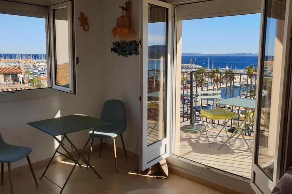 Balcon des îles d'Or - T2 seafront historic center - 4