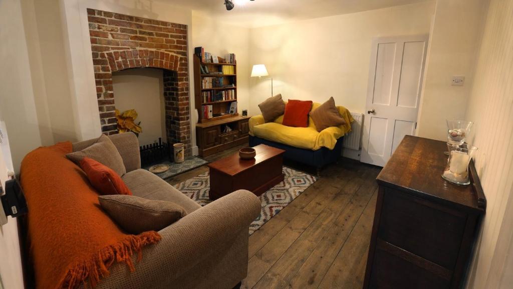 Charming 2BR Edwardian House in Market Town, Ilminster