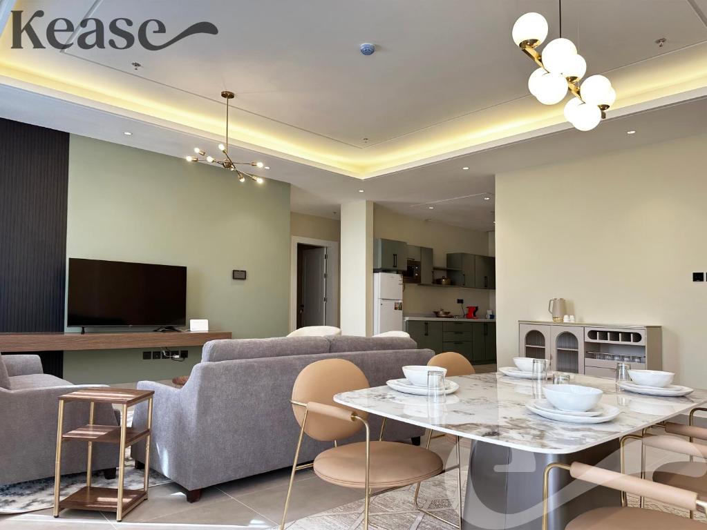 Kease Malqa - Royal Blackness, Riyad