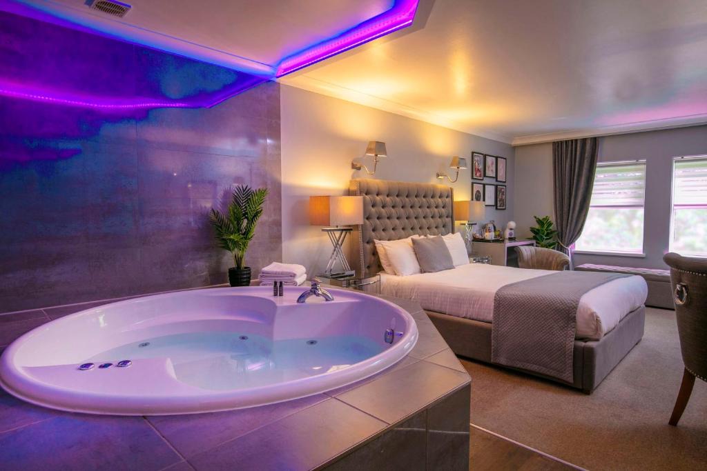 Deluxe Double Room with Jetted Tub