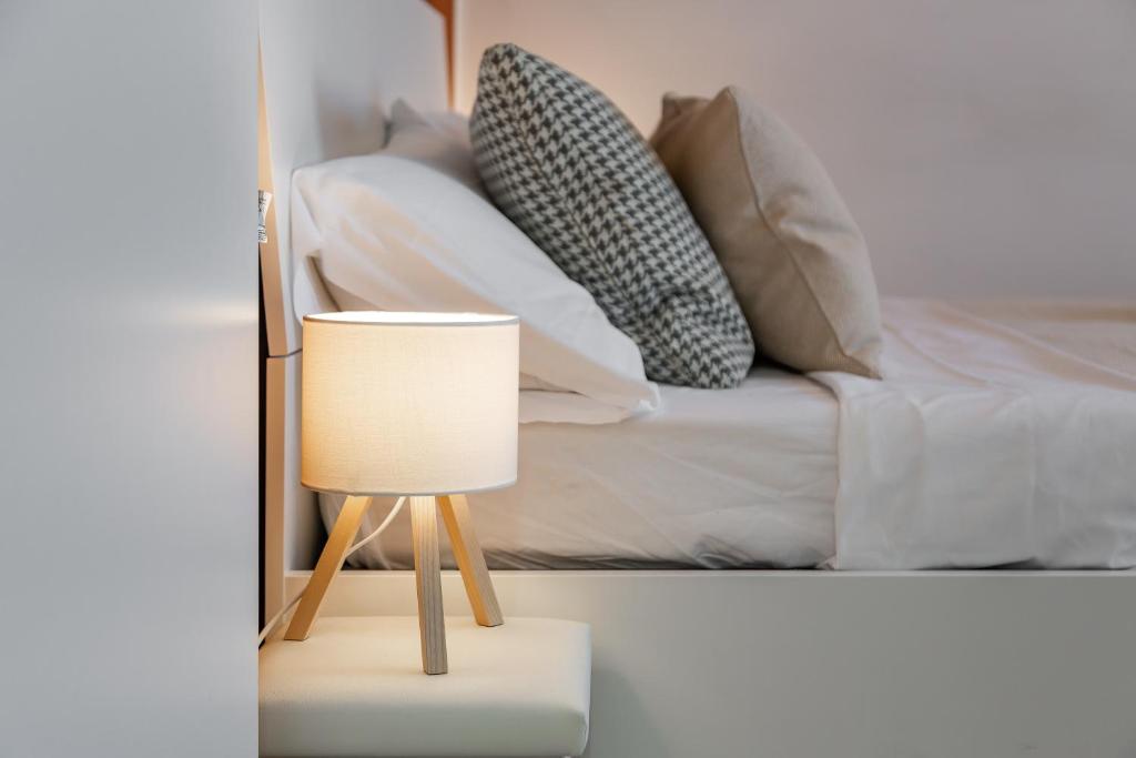 New Collection - Apartment Suite with Terrace - Isola District near Metro - 4