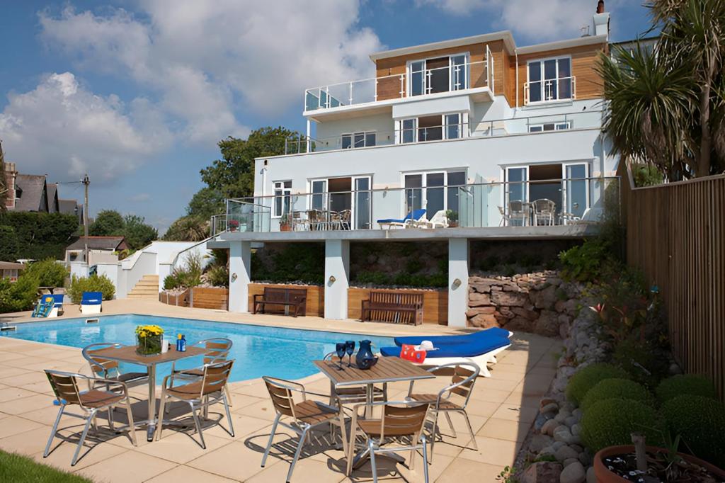 4 Goodrington Lodge, Paignton photo 3