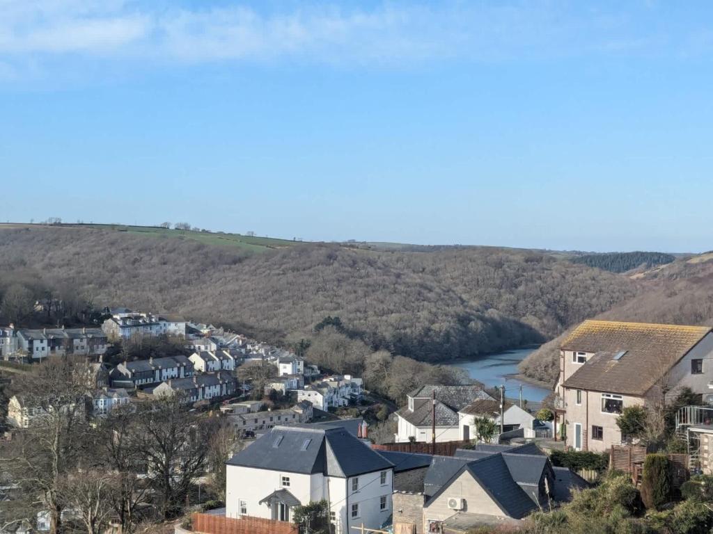 Peaceful Home in Looe with Stunning Views photo 8