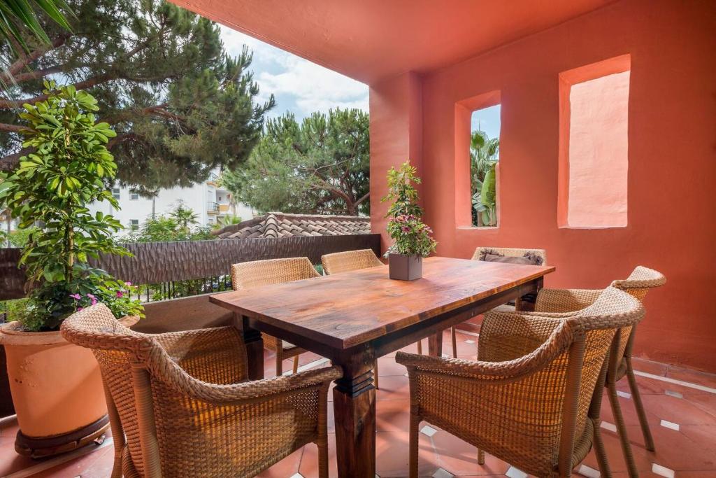Beachfront, 3Pools, King Bed, Free GymParking - 5
