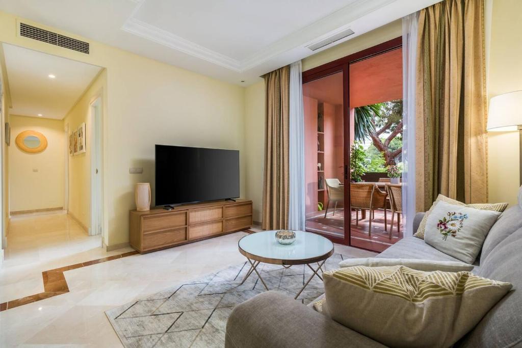 Beachfront, 3Pools, King Bed, Free GymParking - 4