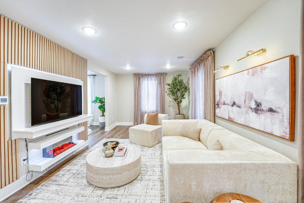 Serene and Updated Escape 1 Mi to Heritage Landing, Muskegon