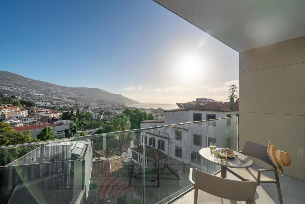 Maravilhas I by An Island Apart, Funchal