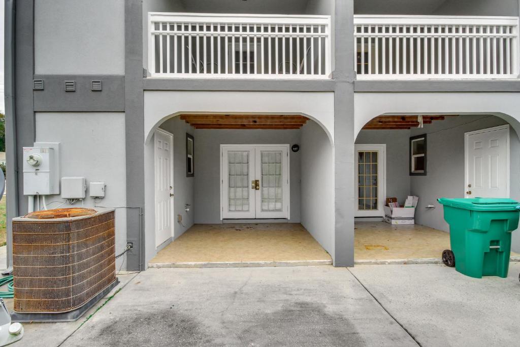 Gulfport Condo with Private Balcony - Walk to Beach 전경