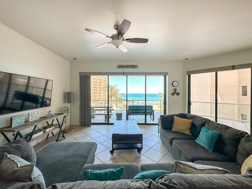 3BR Condo at Iconic Sandy Beach Area - 4
