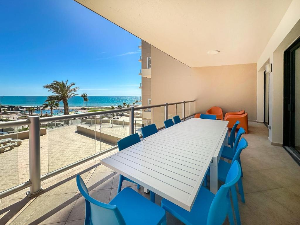 Luxury 4 Bed Condo with Huge Deck - 4