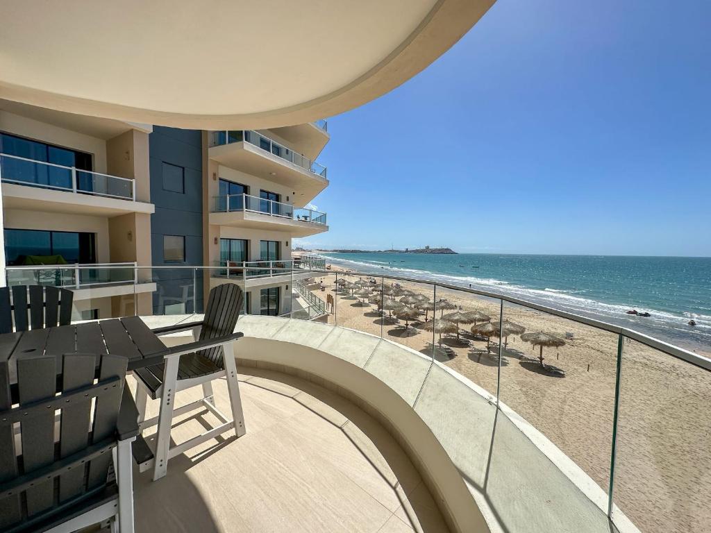 Modern 2BR Gem oIconic Sandy Beach - 4