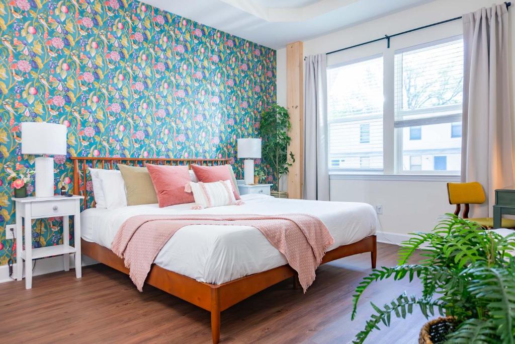 The Botanical Suite Newly Built Upscale Central, Gainesville