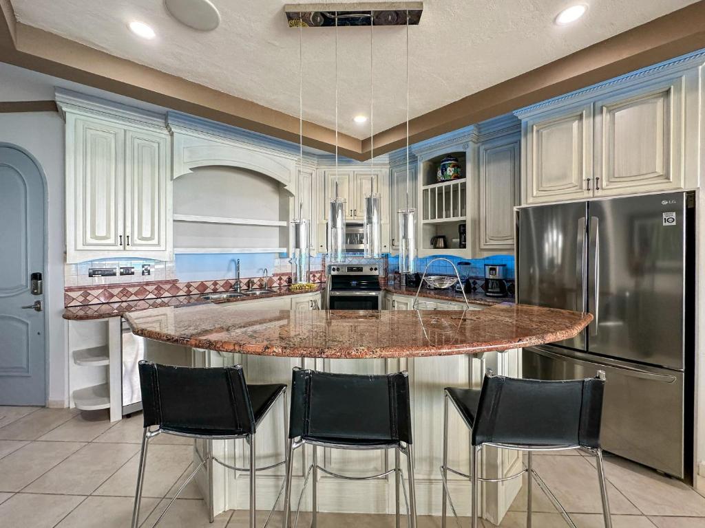 2BR Beachfront Condo on Sandy Beach #703 - 5