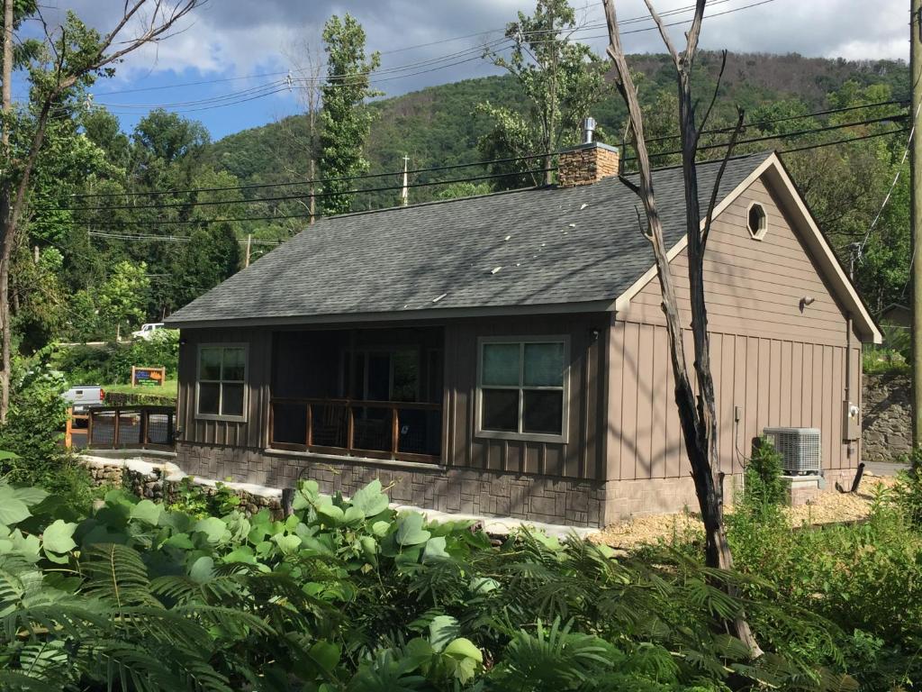 Roaring Fork Retreat by Olde Gatlinburg Rentals, Gatlinburg