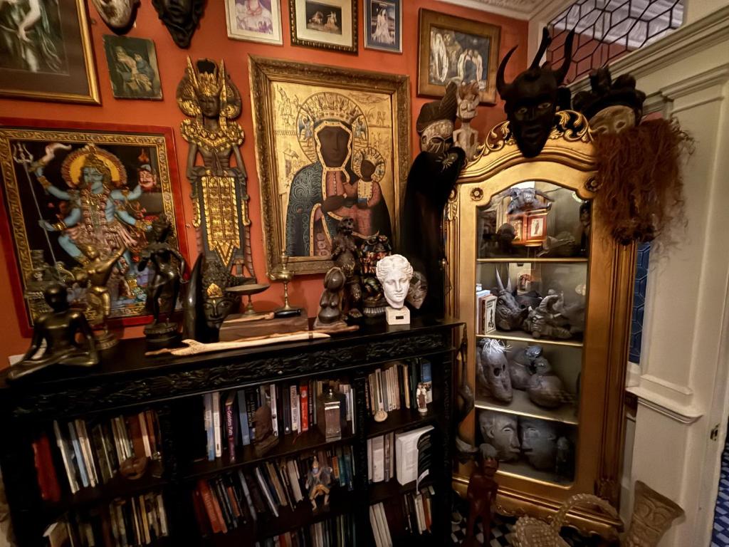 ザ コーブンステッド (The Covenstead) フロント・ロビー