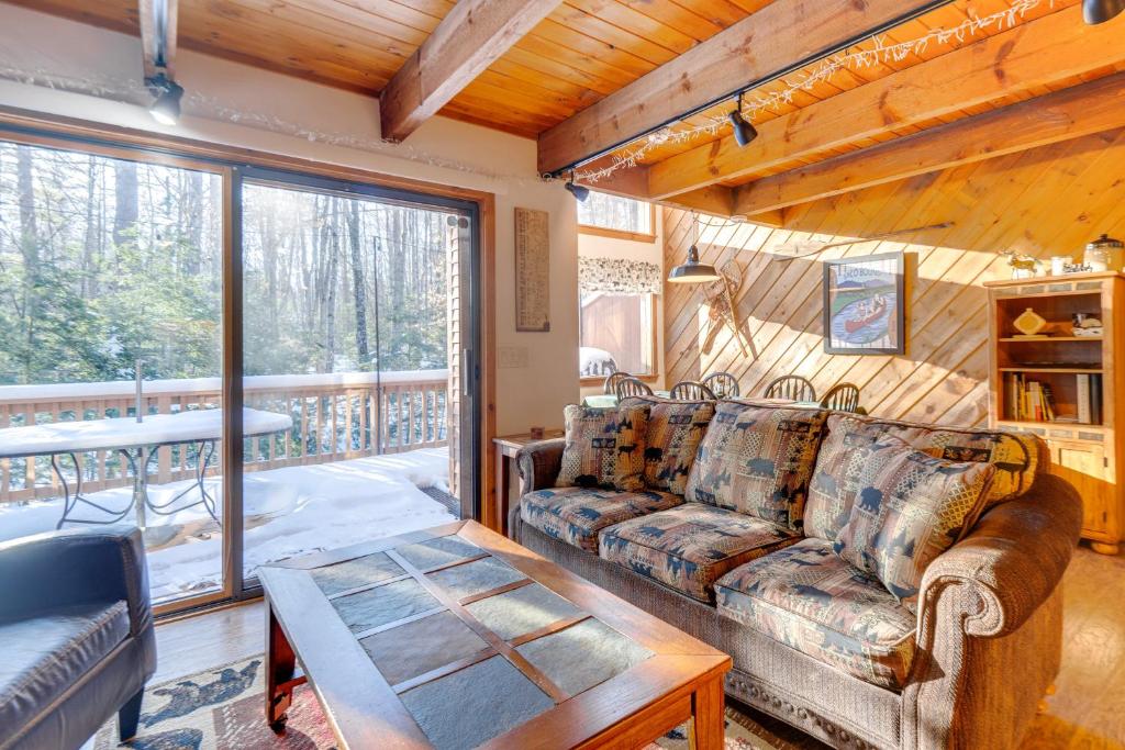 Hike, Ski and Relax Gem with Foosball in North Conway, North Conway