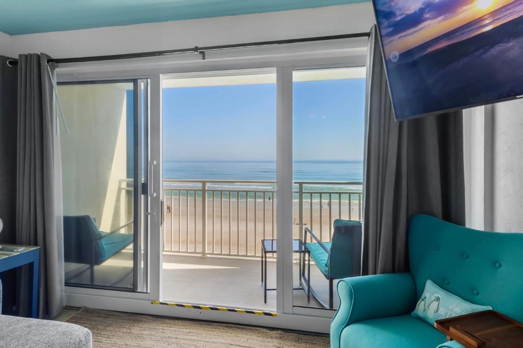 Ocean Front and Pool Front At Daytona Inn Beach Resort, Daytona Beach