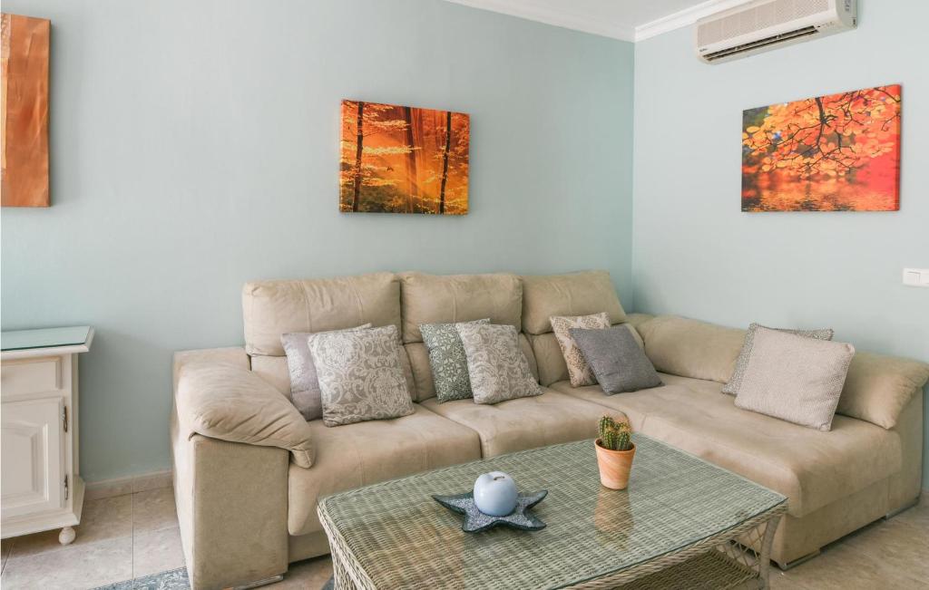 2 Bedroom Beach Front Apartment In Torremolinos - 2