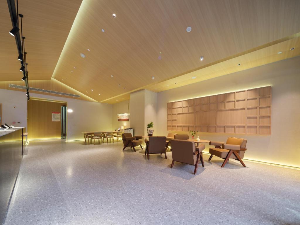 1. 桔作酒店（新乡东..