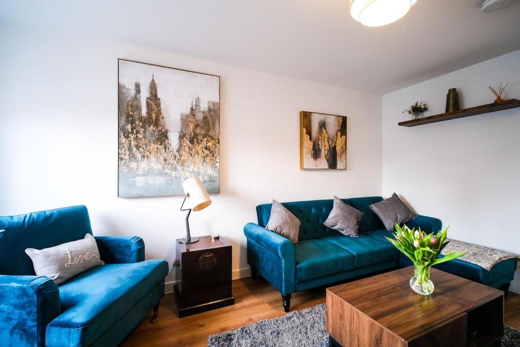 Stunning 3 Bed Home in Somerset with 2 Parking Spaces, Haybridge