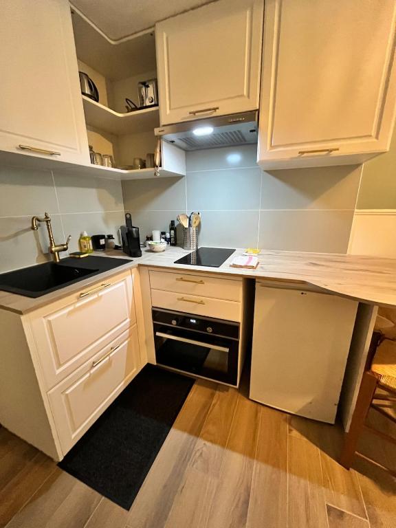 Studio BROSSARD 2pers Tv and Wifi - 2