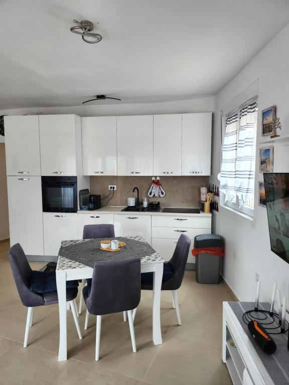 Apartman Nada, Đenovići