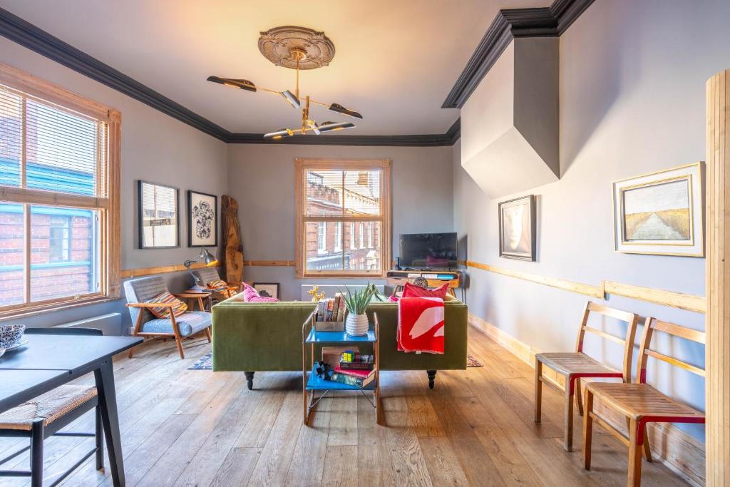 Swift Host - 2 Bedrooms - Norwich Lanes Duplex - Central - Great Location - Parking, Norwich