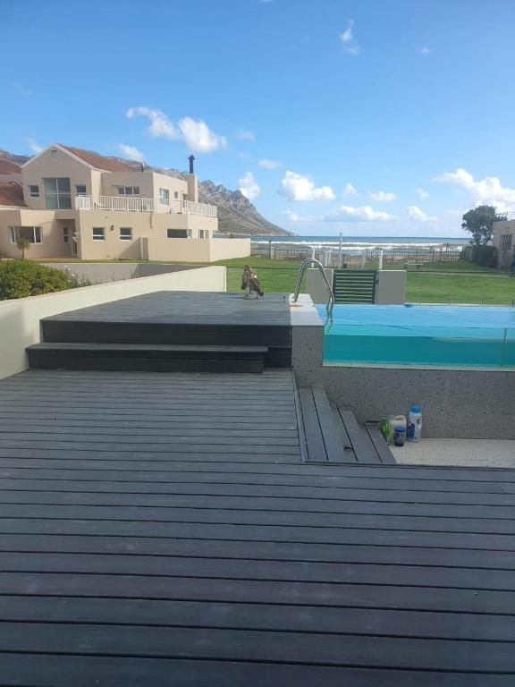 Classy 3 storey house, Gordonʼs Bay