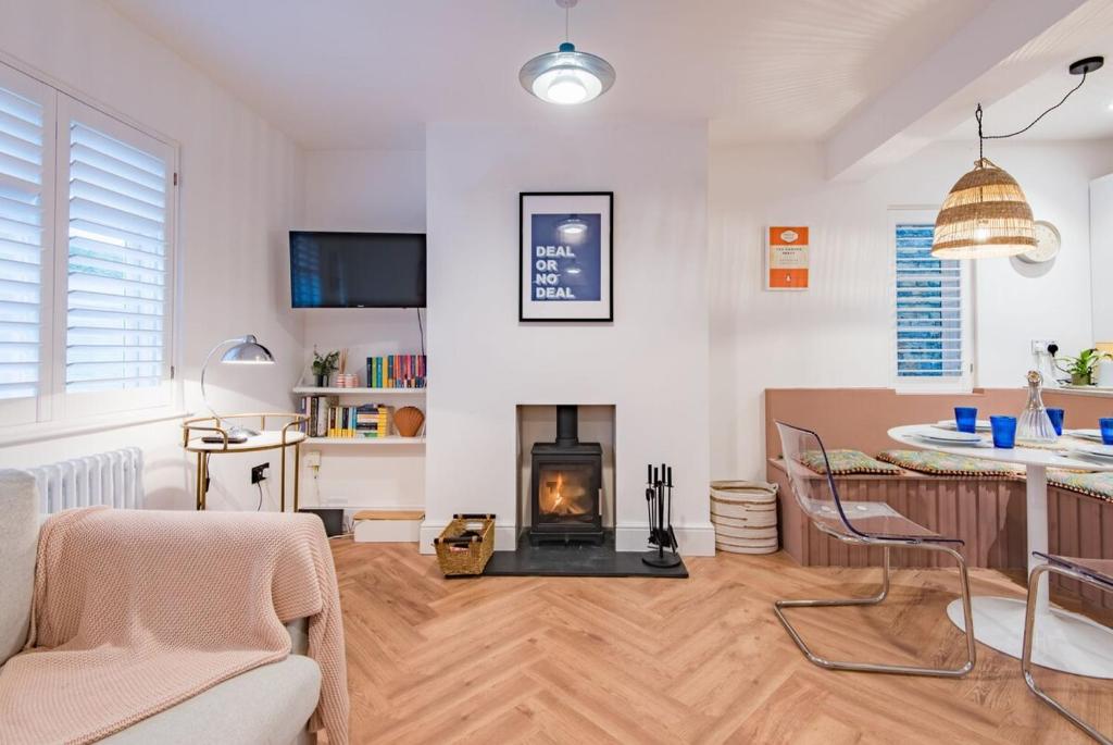 The Printer's Place, Deal