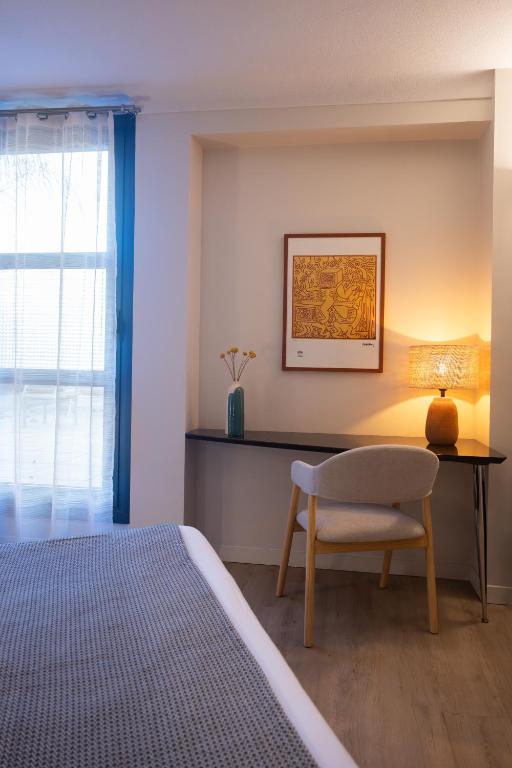 Hôtel les jardins du canal - piscine chauffée à 28 degrés - parking gratuit - garage - bornes électriques - accueil vélos et motos - kids friendly-solaire ecoresponsable - 4