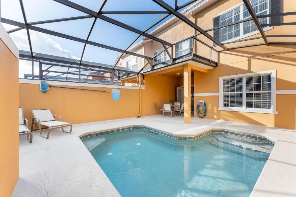 4BR Retreat with Resort Access and Pool, Kissimmee