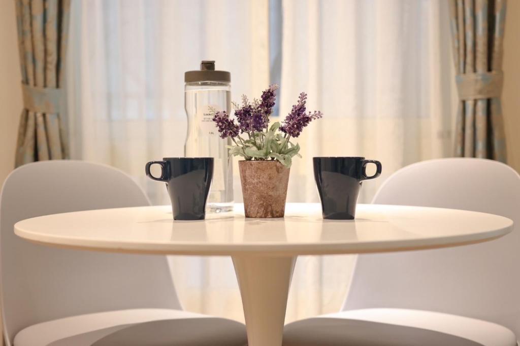 Honey B&B, Chua-lien