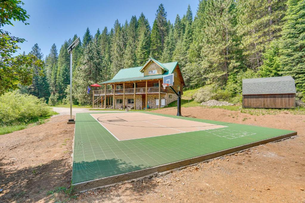 Log Home on 60 Private Acres By Mt Shasta Ski Park, McCloud