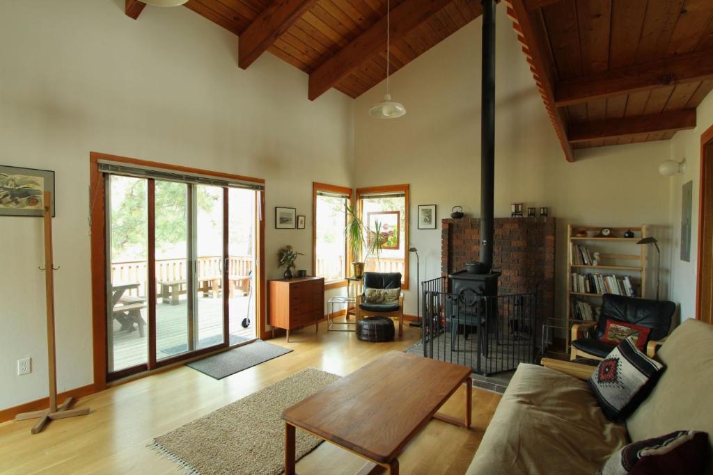 Meadow View Cabin, Sisters