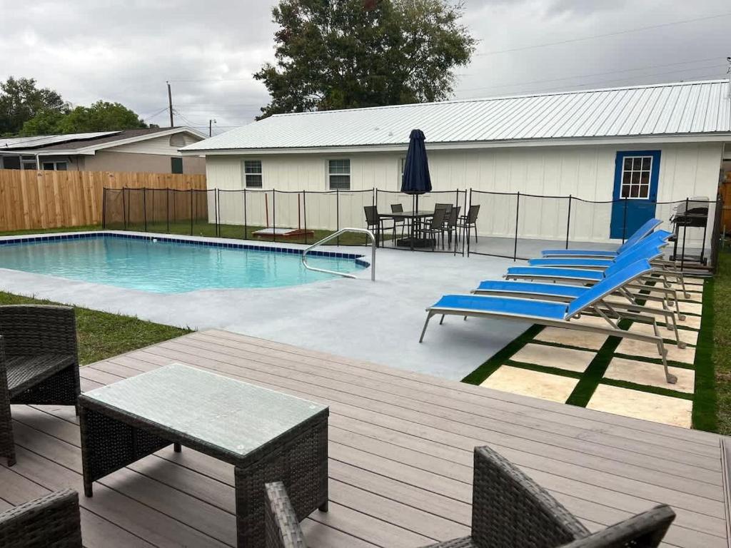 Kid-friendly Home w Pool & BBQ, Winter Haven