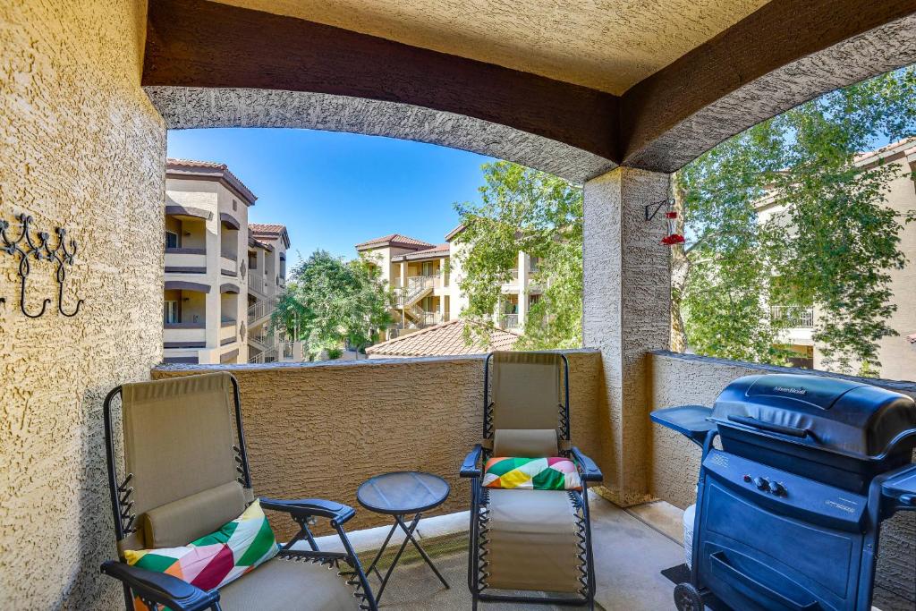 Pool Access, Private Patio and Grill Mesa Condo!, Mesa