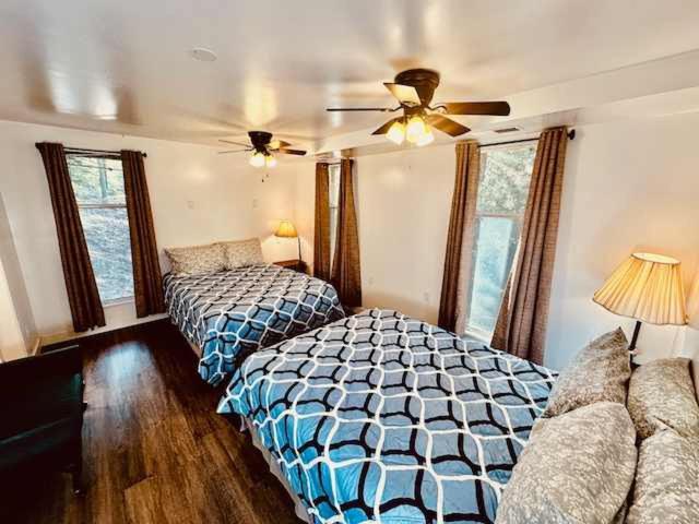 Views inside Yosemite-Timber Lodge-Sleeps 6, Yosemite West