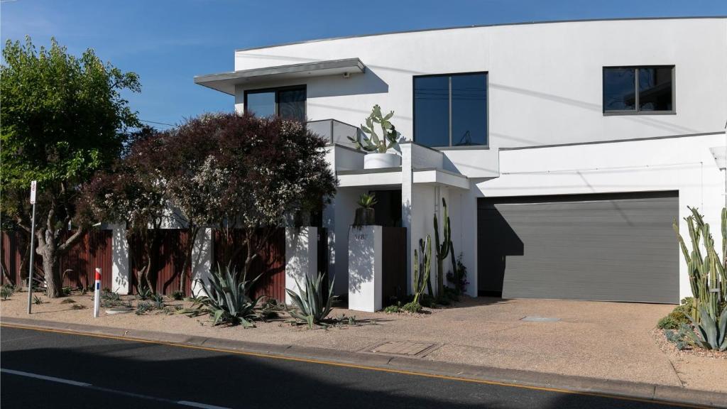 Beach Views, Dromana