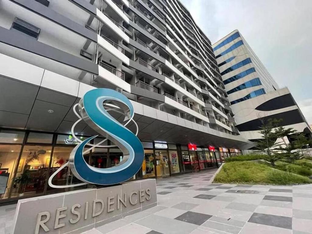 Gorgeous 1BR Condo Unit near MOA and Manila Int'l Airport, Manila
