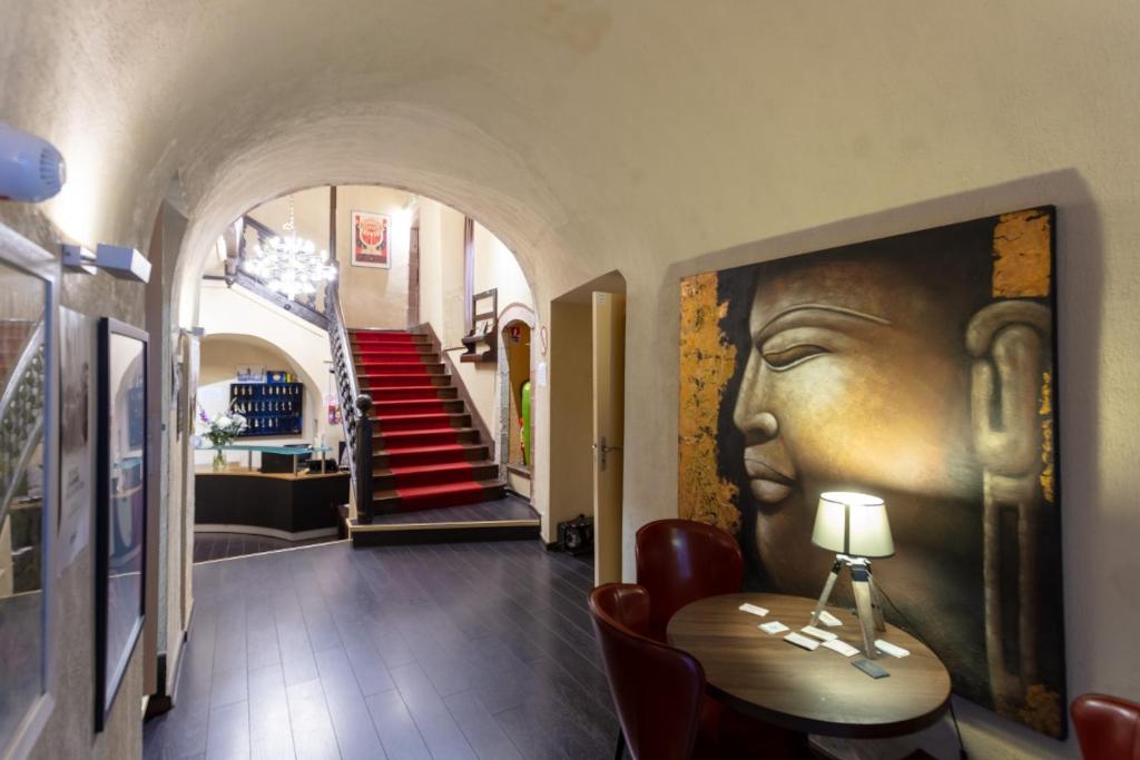 Hotel du Clocher フロント・ロビー