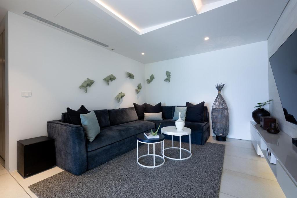 Shared lounge/TV area
