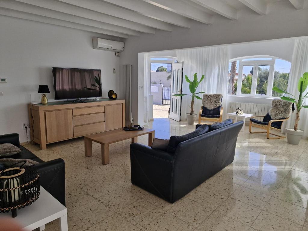 Villa Romantica by Theka Services - 2
