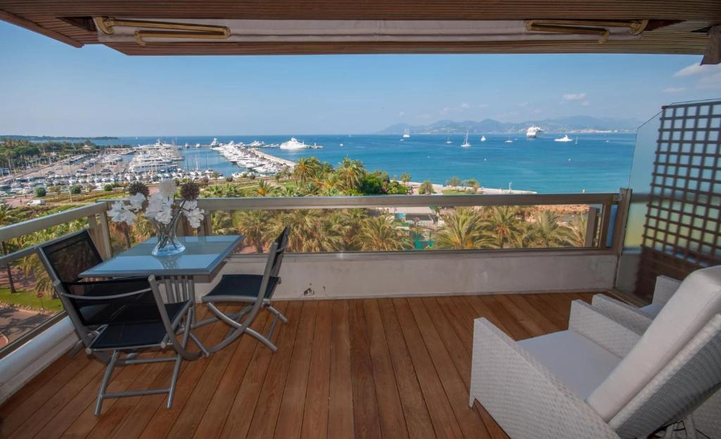 Croisette - 2 Bedrooms - Panoramic sea view, Cannes