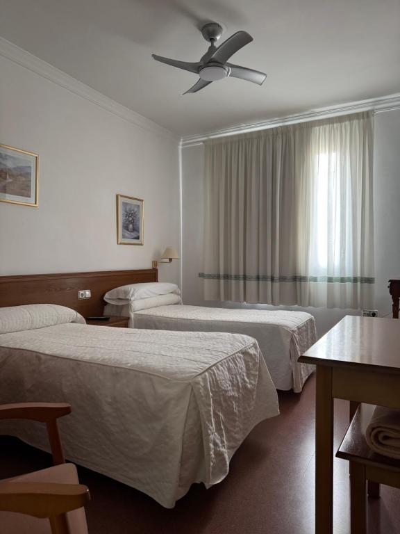 2. Hotel En..