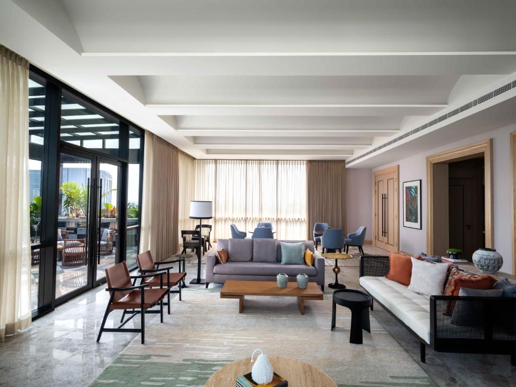 Bar/lounge, Pullman Chennai Anna Salai in Chennai