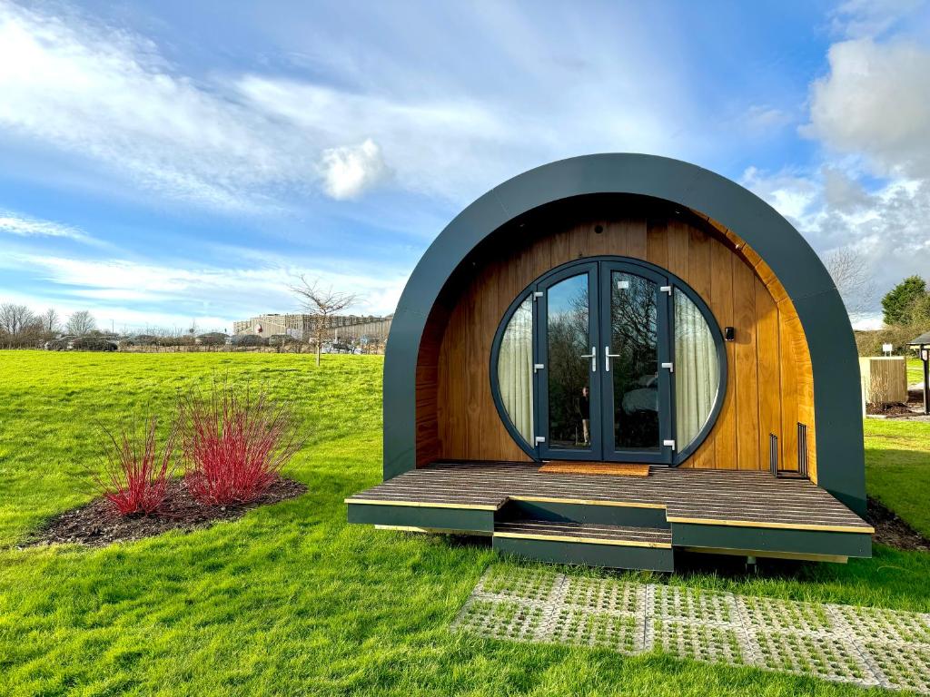 Rowan Hobbit Pod at Cowbridge Cabins, Cowbridge