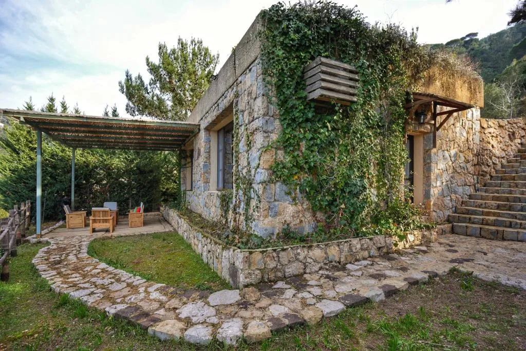 Blue Jay Valley, hotel in Jezzîne