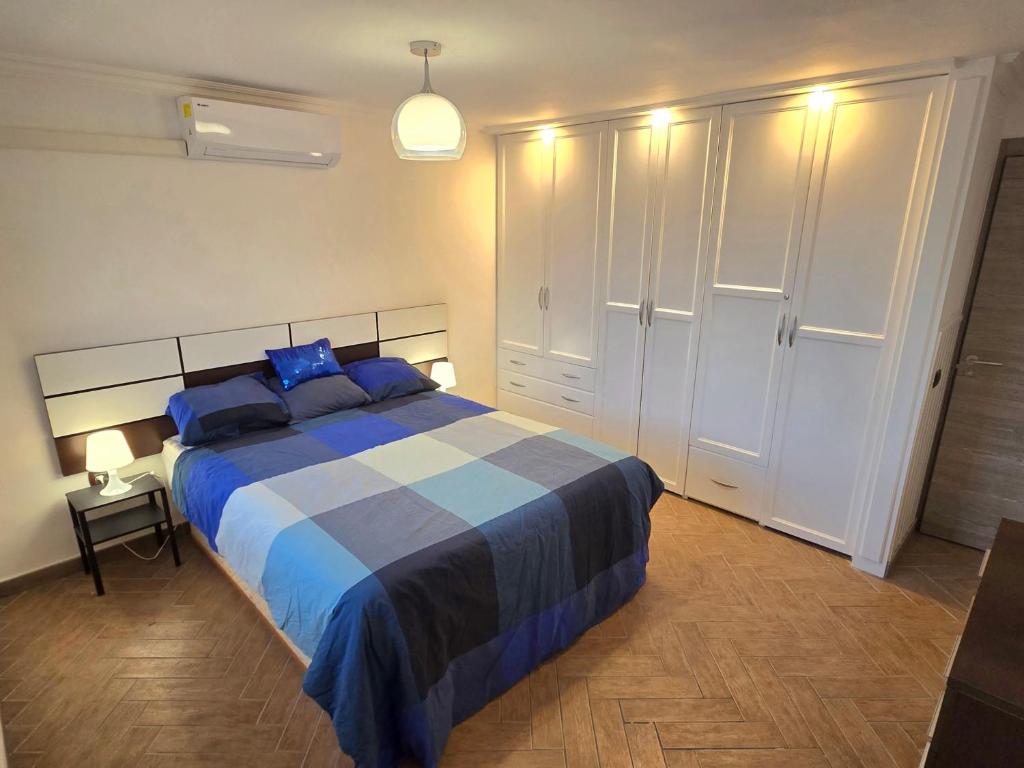 2-Bed Apt Sleeps 4 Steps out on to the Pool - 3
