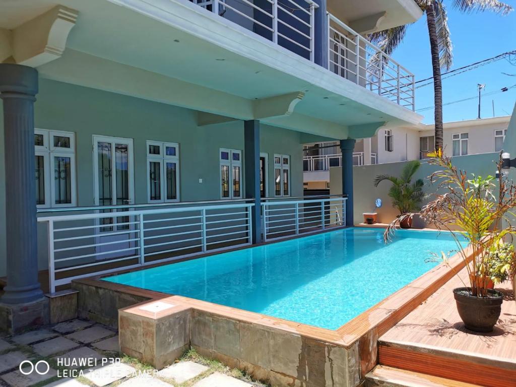 Emam's Apartment, Grand Bay